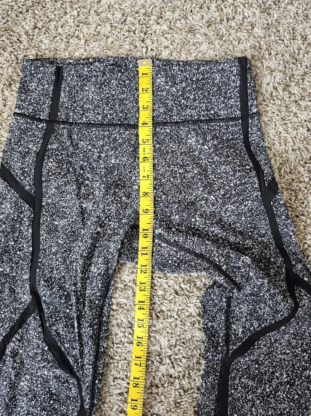 Lululemon Speckled Black & White Athletic Leggings Size 8|no 31